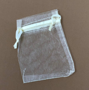 (9306) Bolsa organza #1 3x4cm blanca c/12