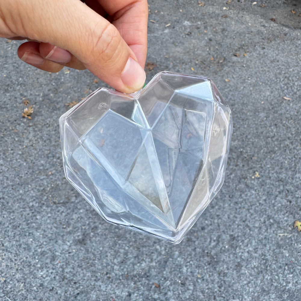 (284390) Corazon Diamantado de Plastico  8x5cm c/6 pzas